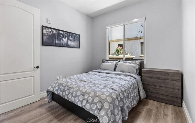 Building Photo - 201 N Reese Pl