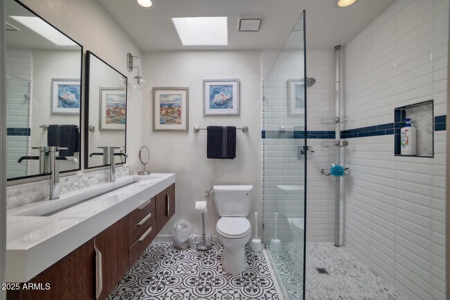 Building Photo - 5519 N 71st Pl