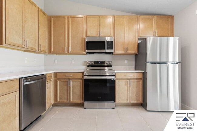 Building Photo - FULLY FENCED, LIKE NEW 3/2/1 TOWNHOUSE ON A CUL DE SAC IN BEAUTIFUL SEMINOLE WOODS