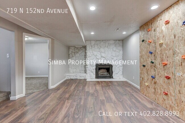 Building Photo - 719 N 152nd Ave
