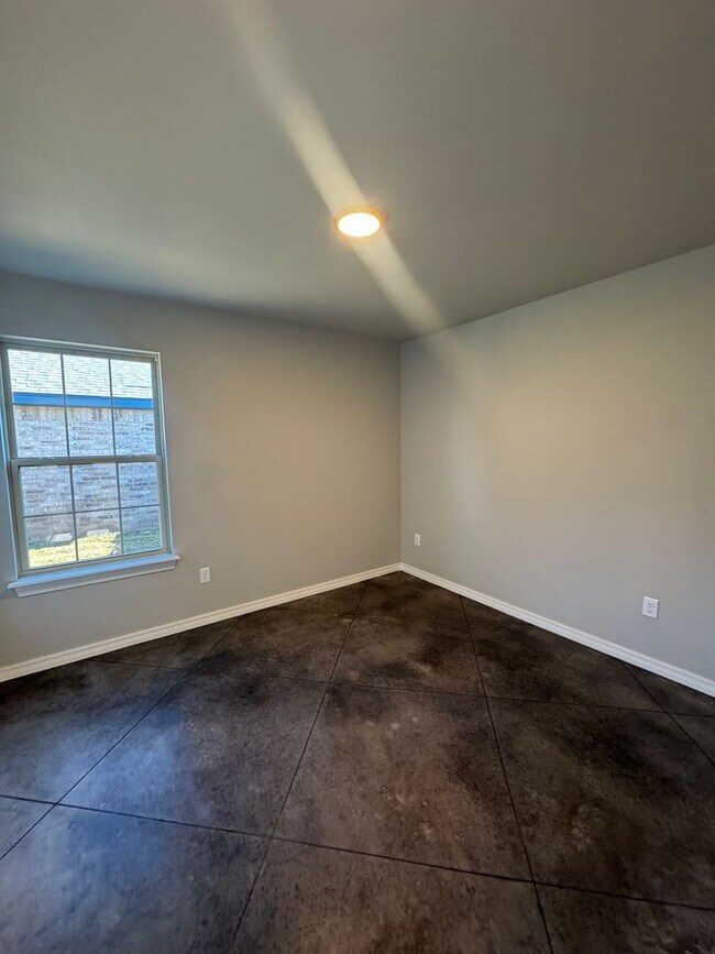 Building Photo - 3/2/1 Fabulous new build 2025 1/2 off special 1st month's rent