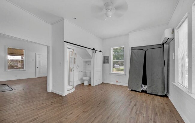 Building Photo - 500 22nd St E