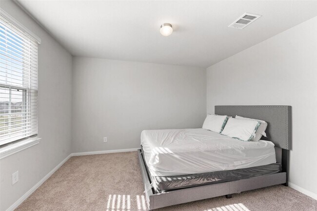 Building Photo - 24914 Adami Veduta Ct