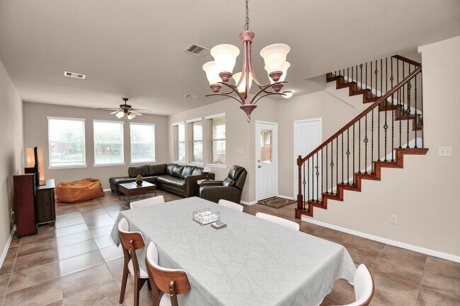 Building Photo - 2202 Waterford Park St