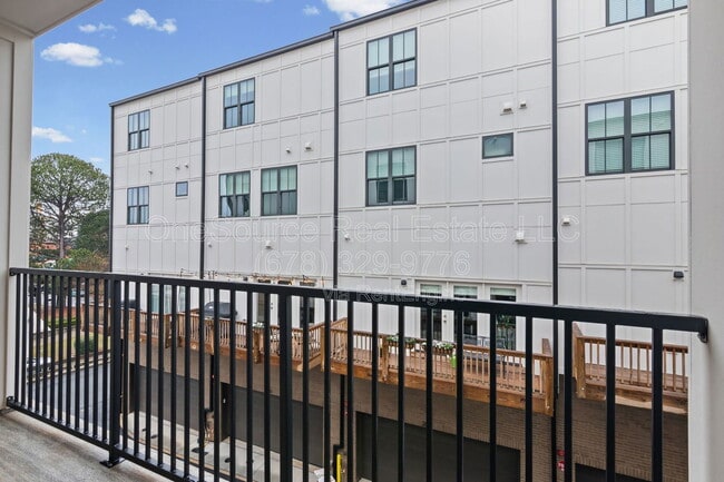 Building Photo - 201 New St