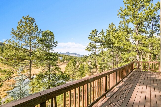 Building Photo - 28195 Cragmont Dr