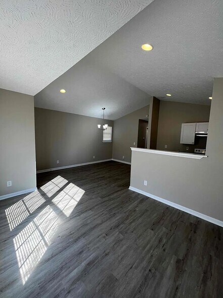 Building Photo - 2117 W Burnett Ave