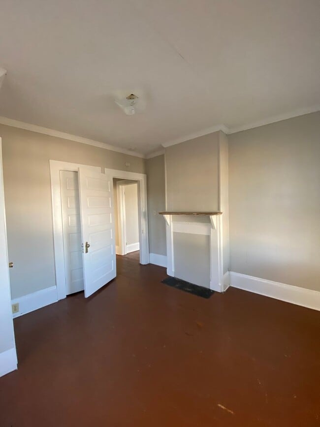 Building Photo - 927 Highland Ave