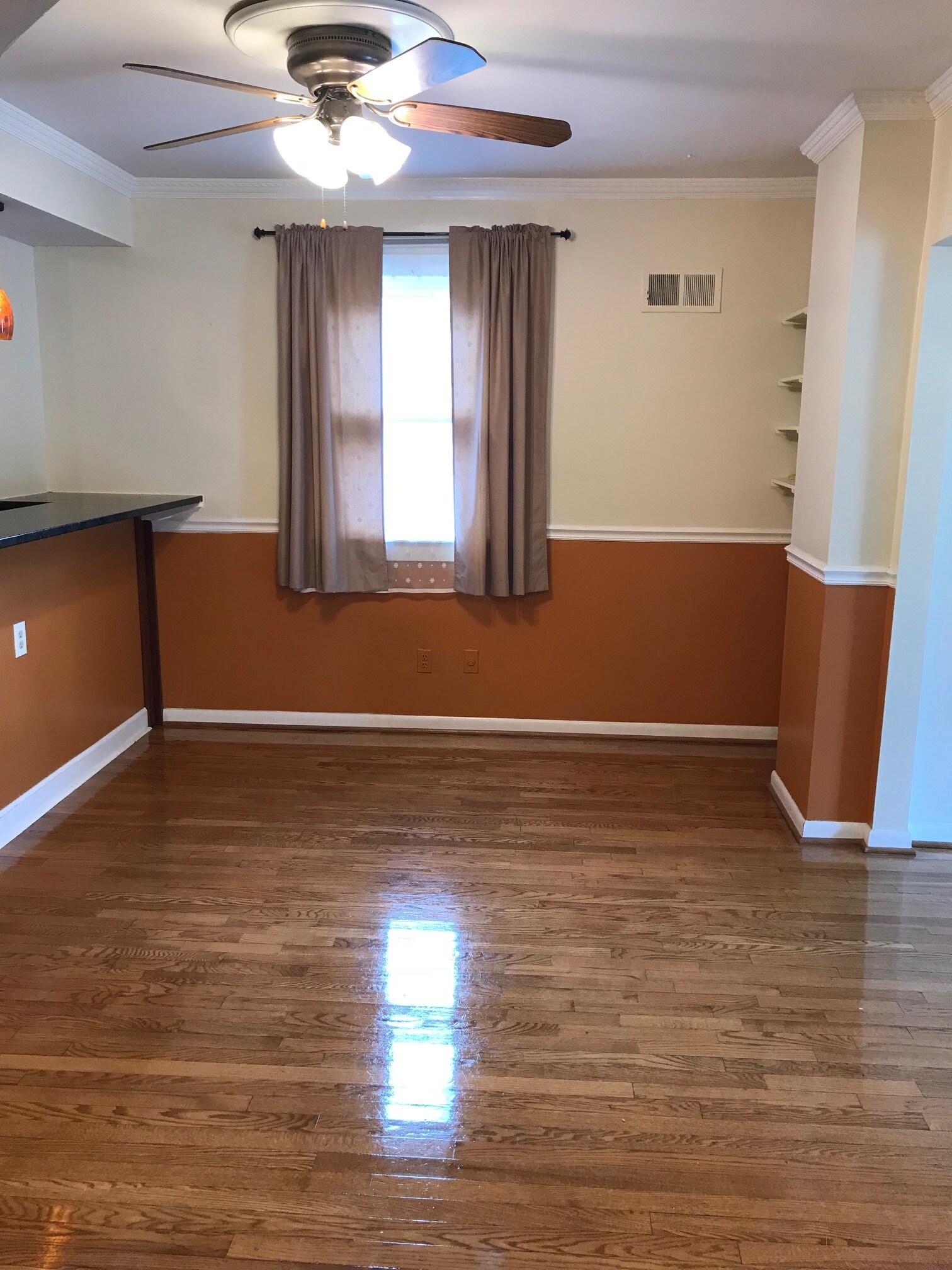 dining - 9044 Rhode Island Ave