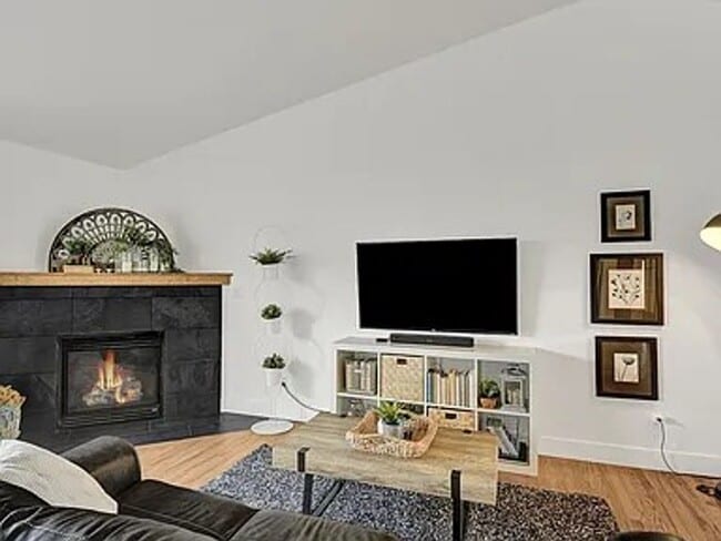 Building Photo - 15692 Paiute Cir