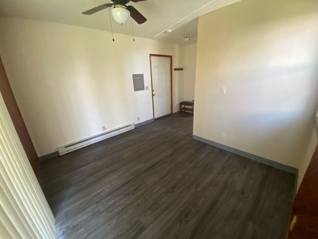 Building Photo - $1895/mo Adorable 2-Story Home Close to Ca...