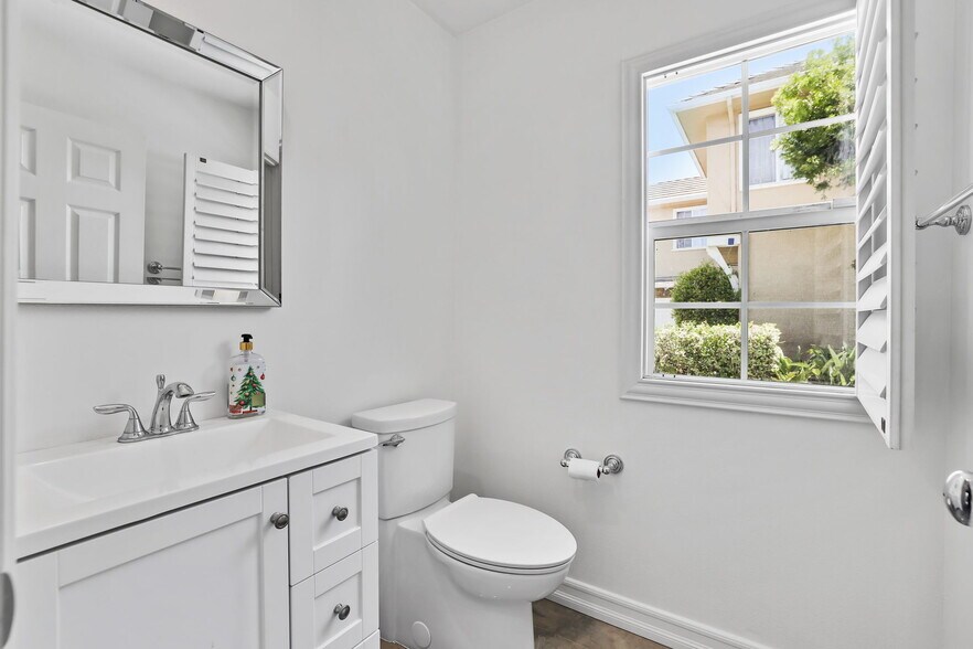 Discreet powder room - 5142 Pearce Dr