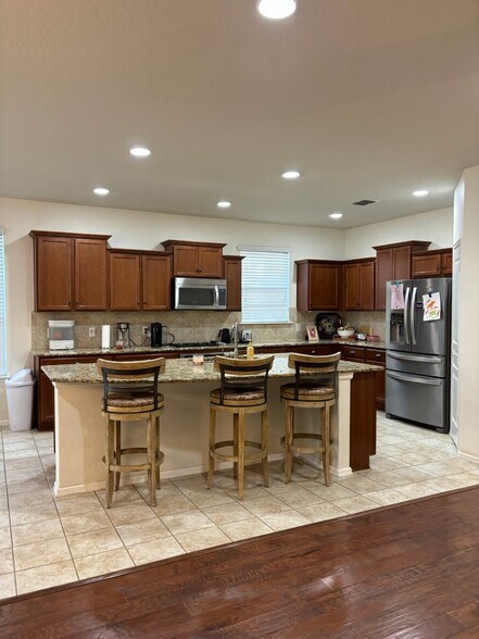 Building Photo - 27458 Camino Tower