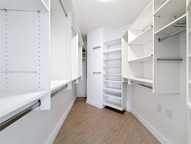 Building Photo - 2800 Island Blvd