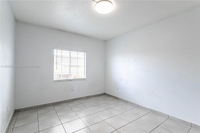 Building Photo - 17405 NW 75th Pl