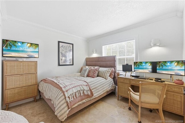 Building Photo - 1155 Lake Shore Dr