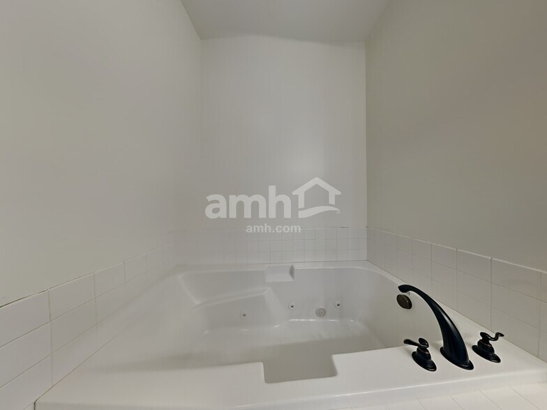 Building Photo - 2768 Silent Springs Ln