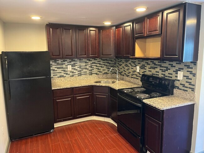 Building Photo - 32 Cook Ave