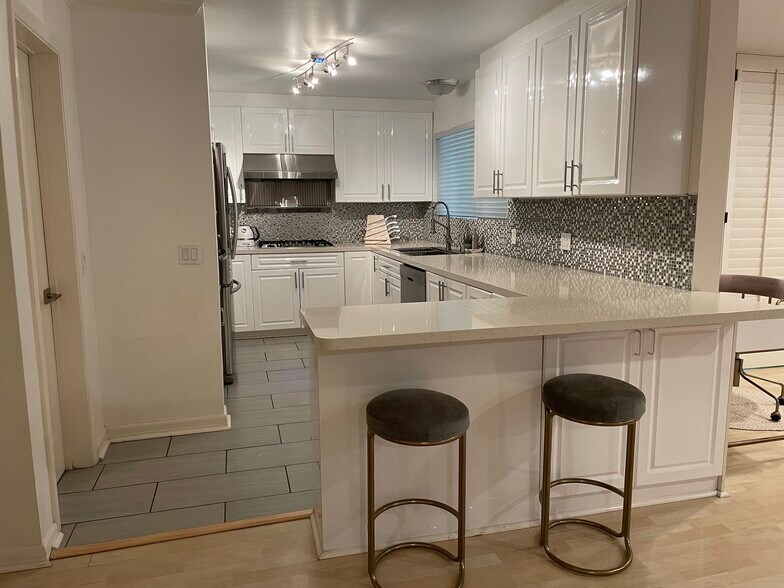 Building Photo - 4240 Fulton Ave