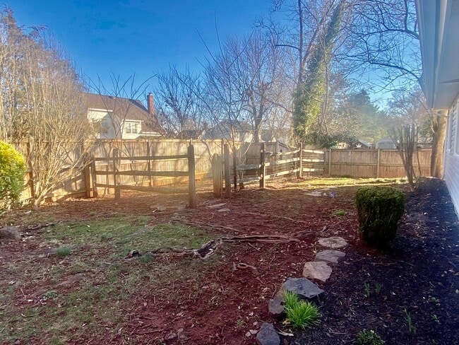 Building Photo - Sugarland Run Neighborhood |4bd  2bth 1921 sqft House | Large Yard