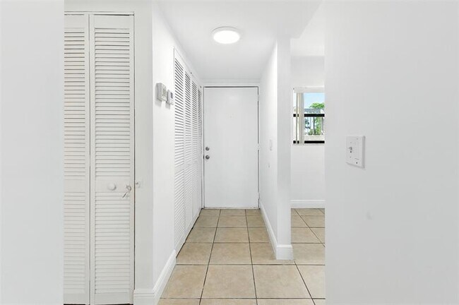 Building Photo - 141 NW 93rd Ave