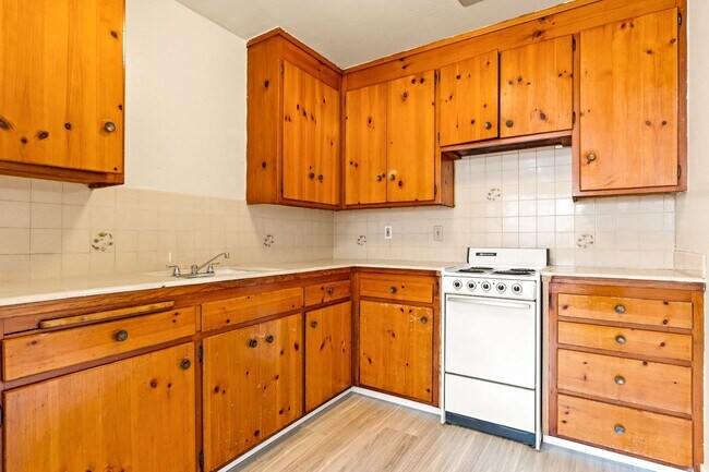 Building Photo - Oakland Oasis: Recently Renovated 1 Bed, 1...