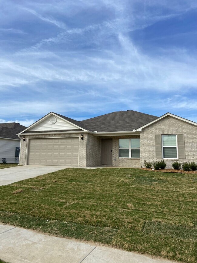 Building Photo - *NOW PRELEASING* Three Bedroom | Two Bath Home in Maumelle