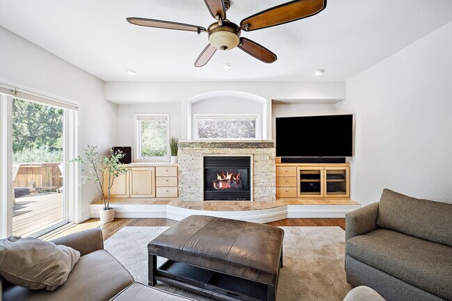 Building Photo - 534 Sawtooth Point