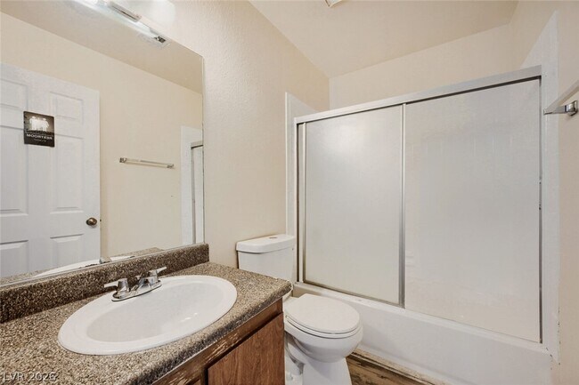 Building Photo - 2745 Jennydiane Dr