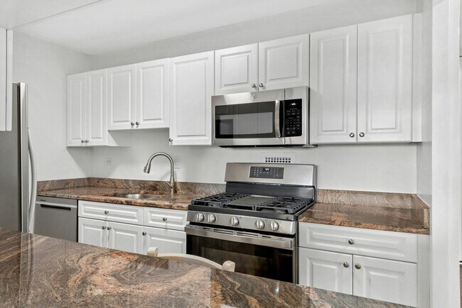 Building Photo - 8 Whittier Pl
