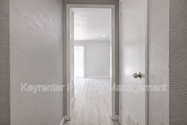 Building Photo - 1309 Crown Point Ave