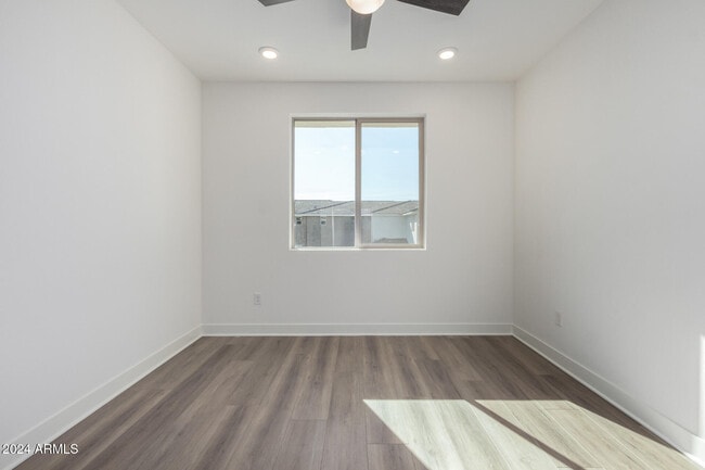 Building Photo - 2121 W Sonoran Desert Dr