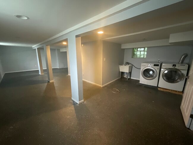 Building Photo - 12200 S Lowe Ave
