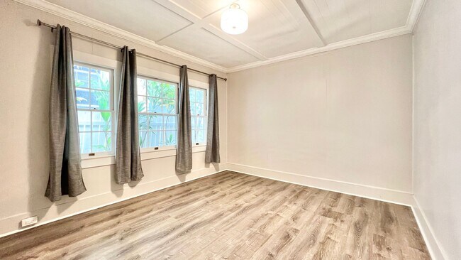 Building Photo - UPDATED 3 BEDROOM HOME IN DESIRABLE MANOA