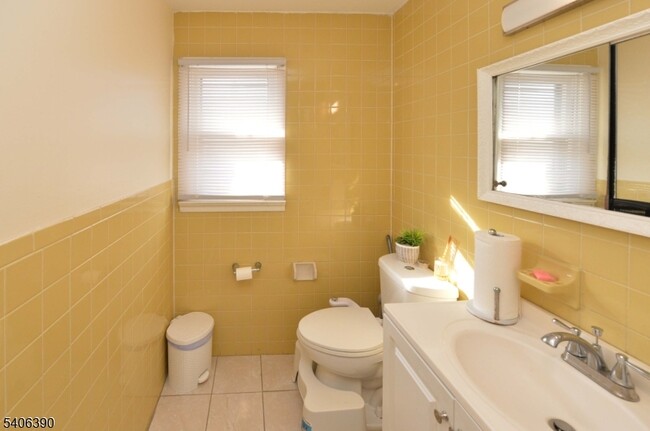 Building Photo - 100 Eastern Wy