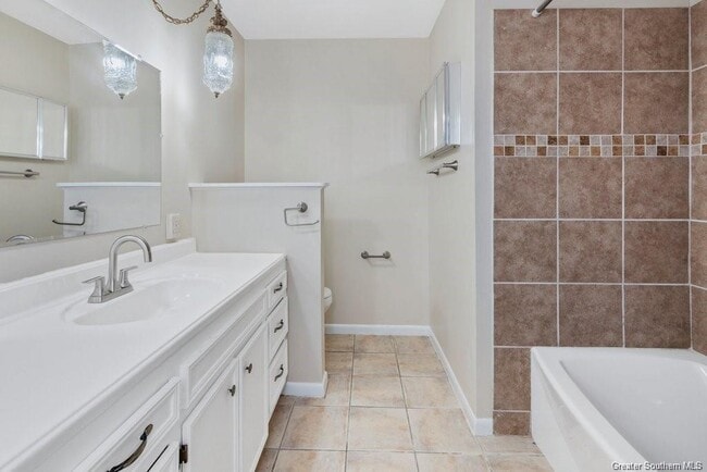 Building Photo - 4900 E St Charles Ave