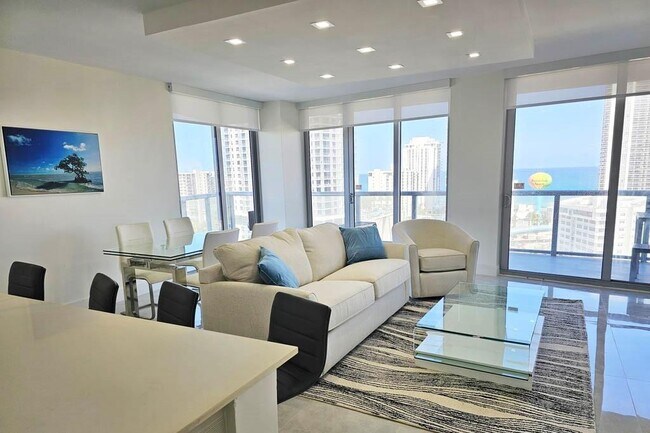 Primary Photo - 2602 E Hallandale Beach Blvd