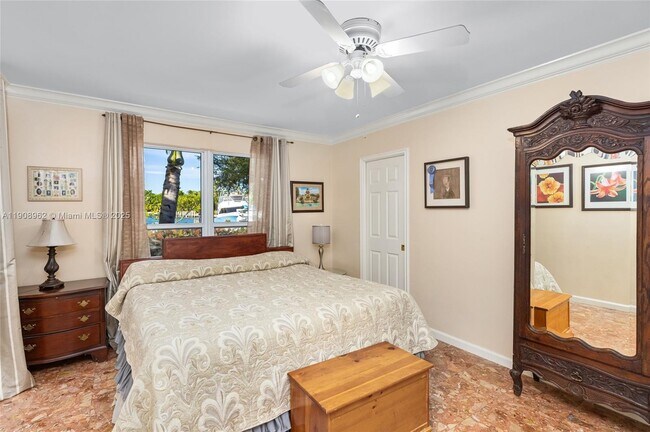 Building Photo - 70 Bay Colony Ln