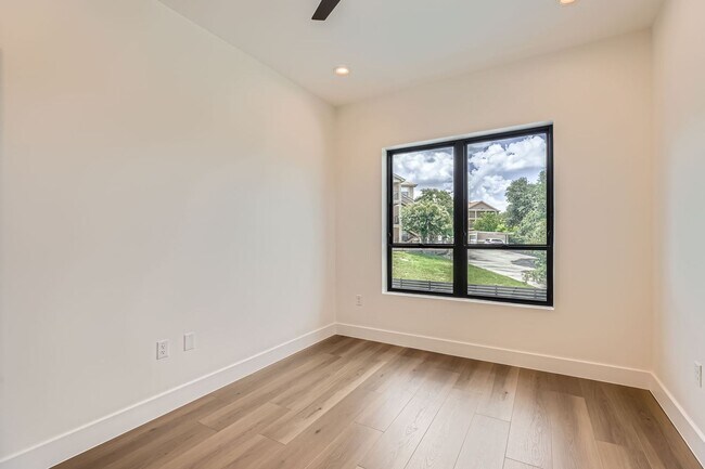 Building Photo - 10899 S Hausman, Unit 201