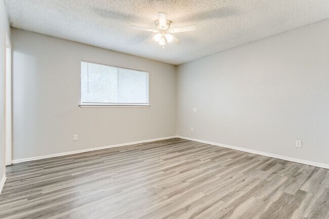 Building Photo - 13226 Chesterton Dr