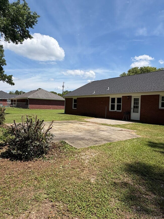 Building Photo - 141 Katina Rd