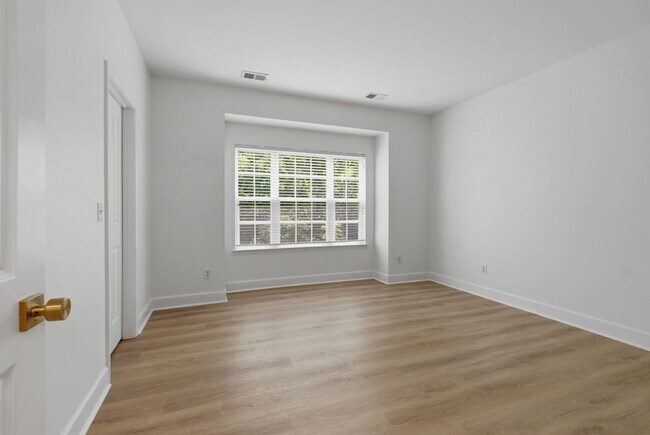 Building Photo - 4846 Bevendean Dr
