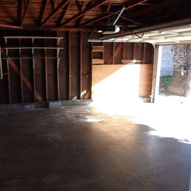 Building Photo - Spacious Private Home with Pool on Nearly Half an Acre