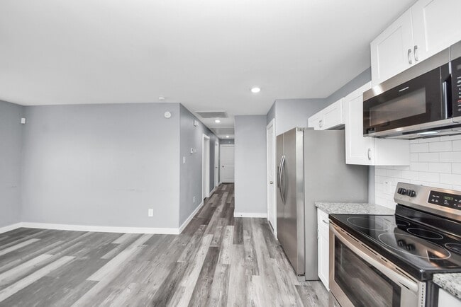 Building Photo - 618 Maple Way