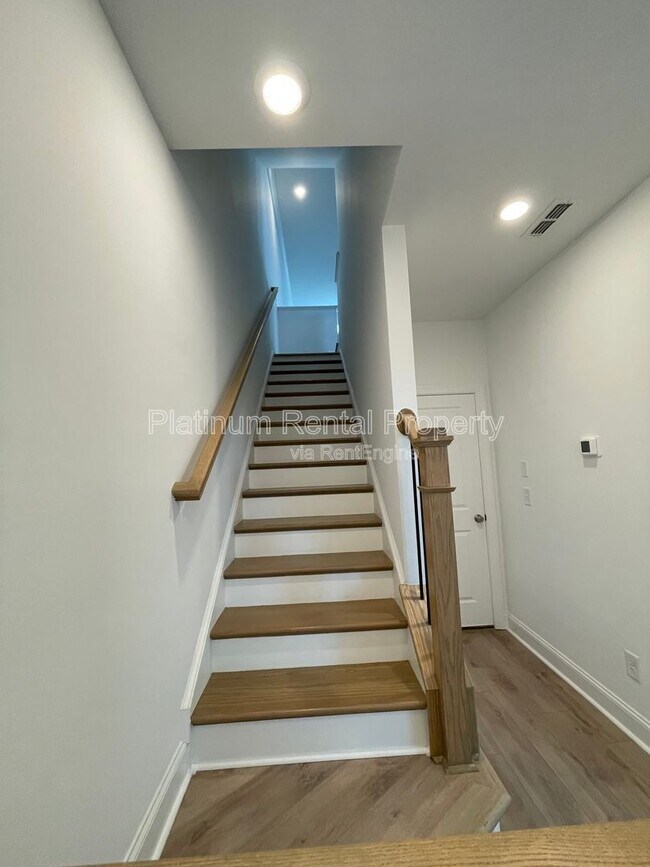 Building Photo - 5221 Riden Ct
