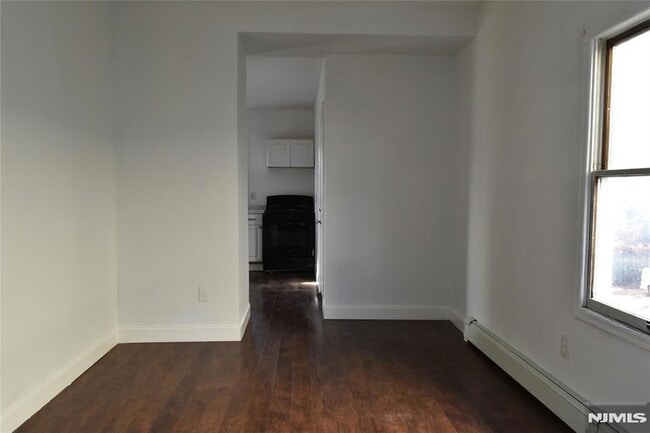 Building Photo - 129 Central Pl