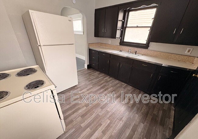 Building Photo - 1902 Riedmiller Ave