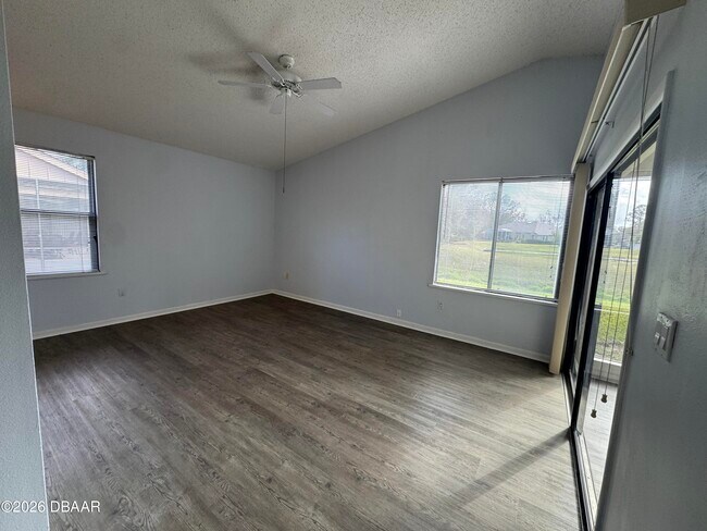 Building Photo - 1921 Sprucewood Way