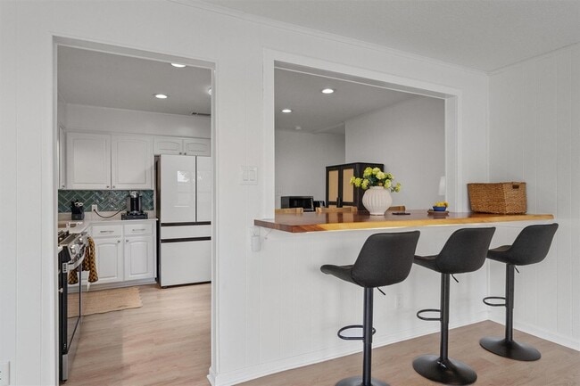 Building Photo - 802 Leisure Run Cove