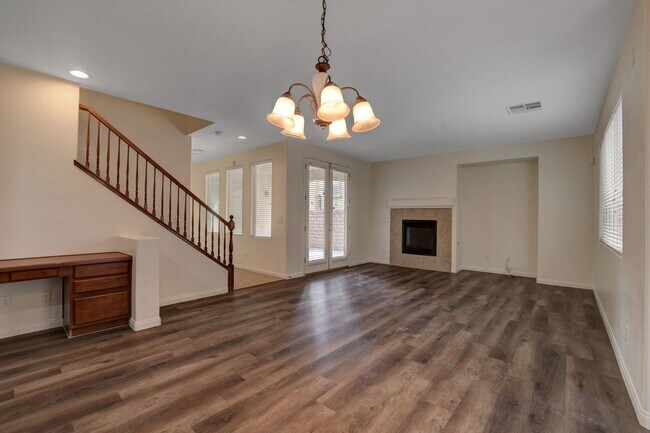 Building Photo - 3 Bedroom Home in Summerlin West COMING SOON!